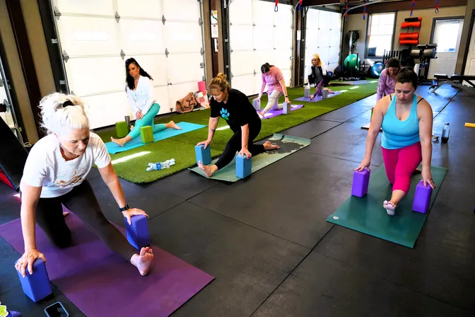 Yoga class in action — photo 2