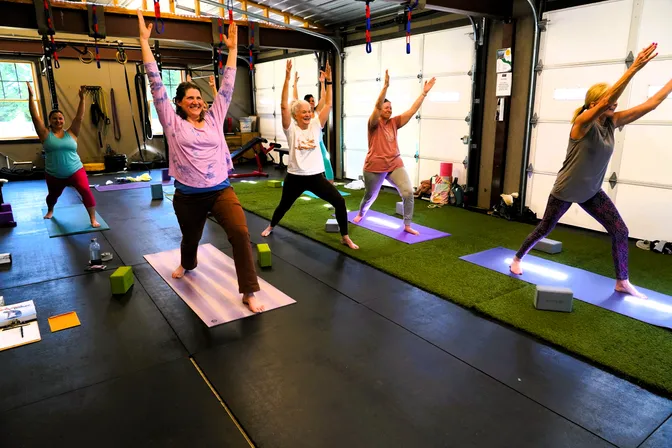 Yoga class in action — photo 3