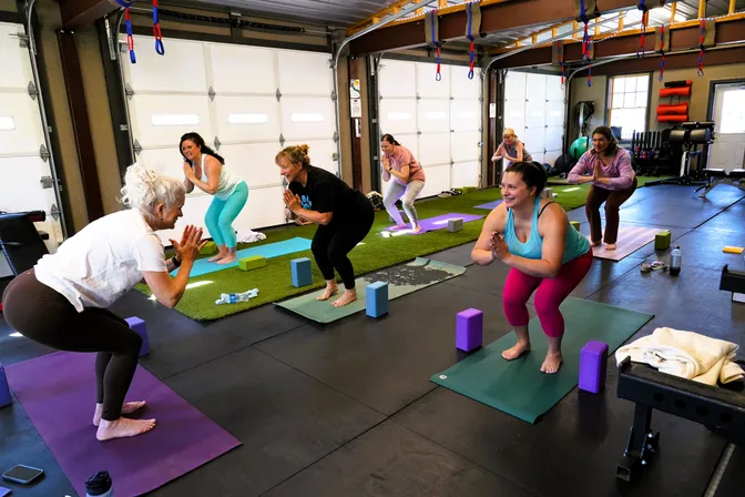 Yoga class in action — photo 5