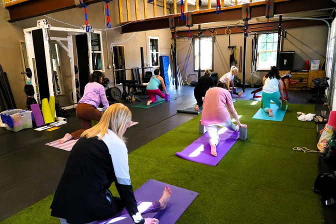 Yoga class in action — photo 6