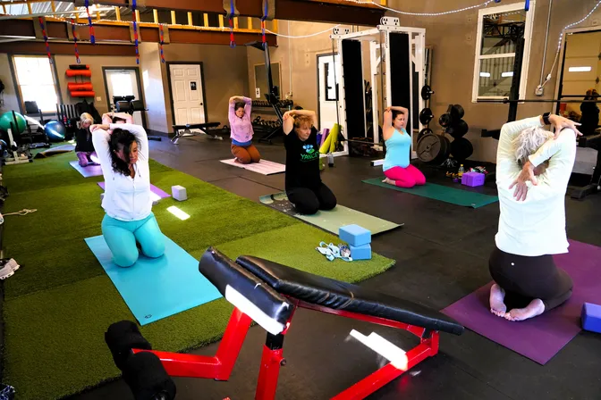 Yoga class in action — photo 7