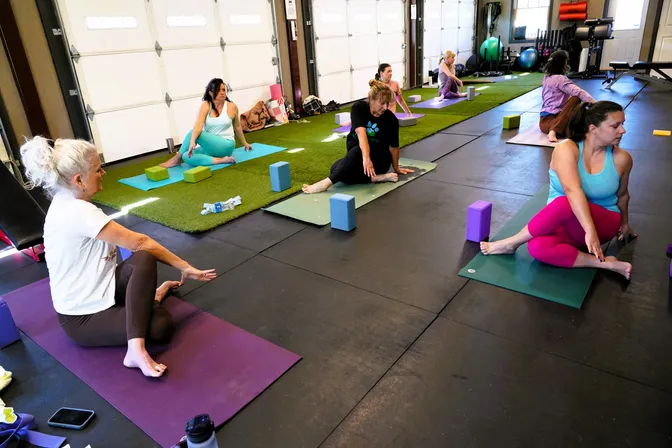Yoga class in action — photo 8