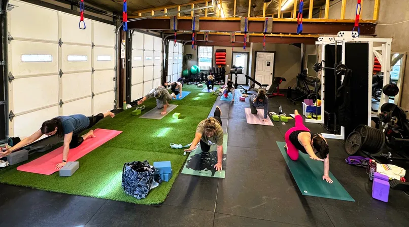 Yoga class in action — photo 9