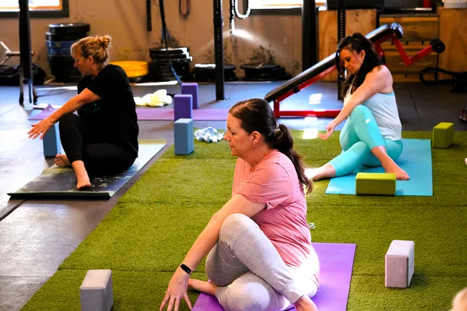 Yoga class in action — photo 12