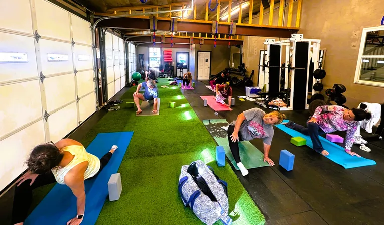 Yoga class in action — photo 16