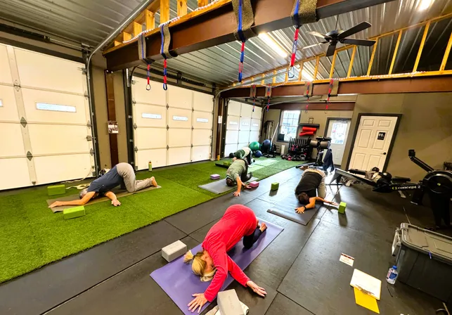 Yoga class in action — photo 18